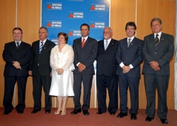 Aécio Neves, governador de Minas deu posse hoje (quinta-feira 28/01) a novos secretários novo secretariado